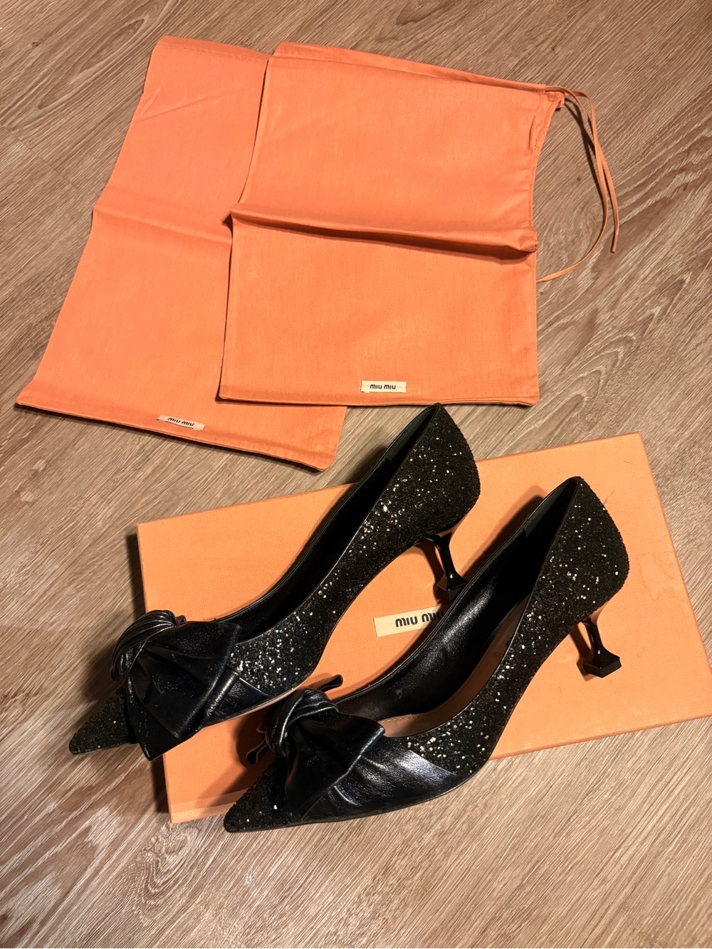 Miu Miu Black Glitter Bow Calzature Donna Pointed Kitten Heel Pumps